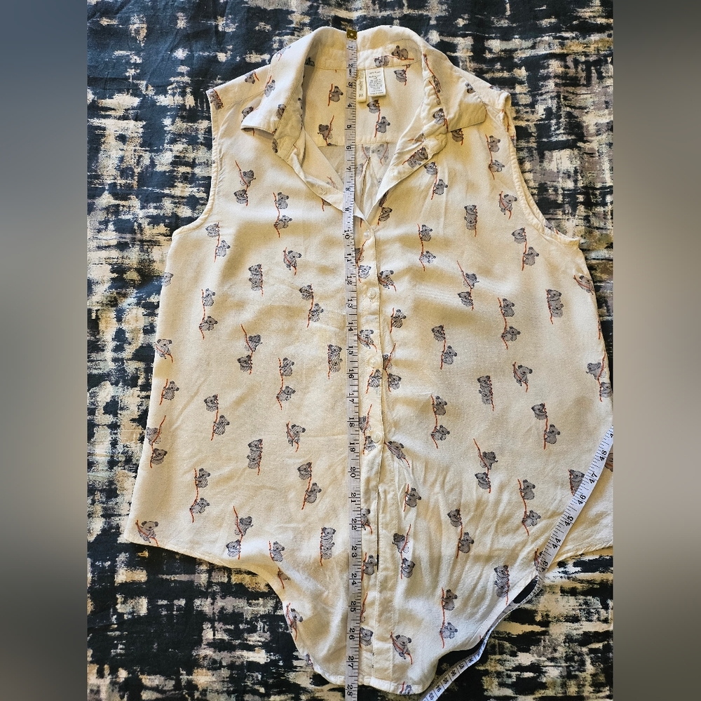 Koala blouse ๐จ๐ - Picture 8 of 9